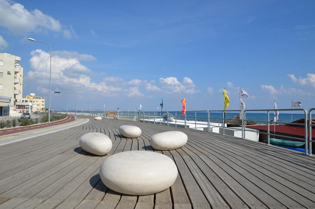 Mackenzie Blu Beach Studio Larnaca Exterior photo